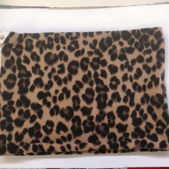 Old Navy Accessories - ❤️2 for &$15 Leopard Print funnel scarf